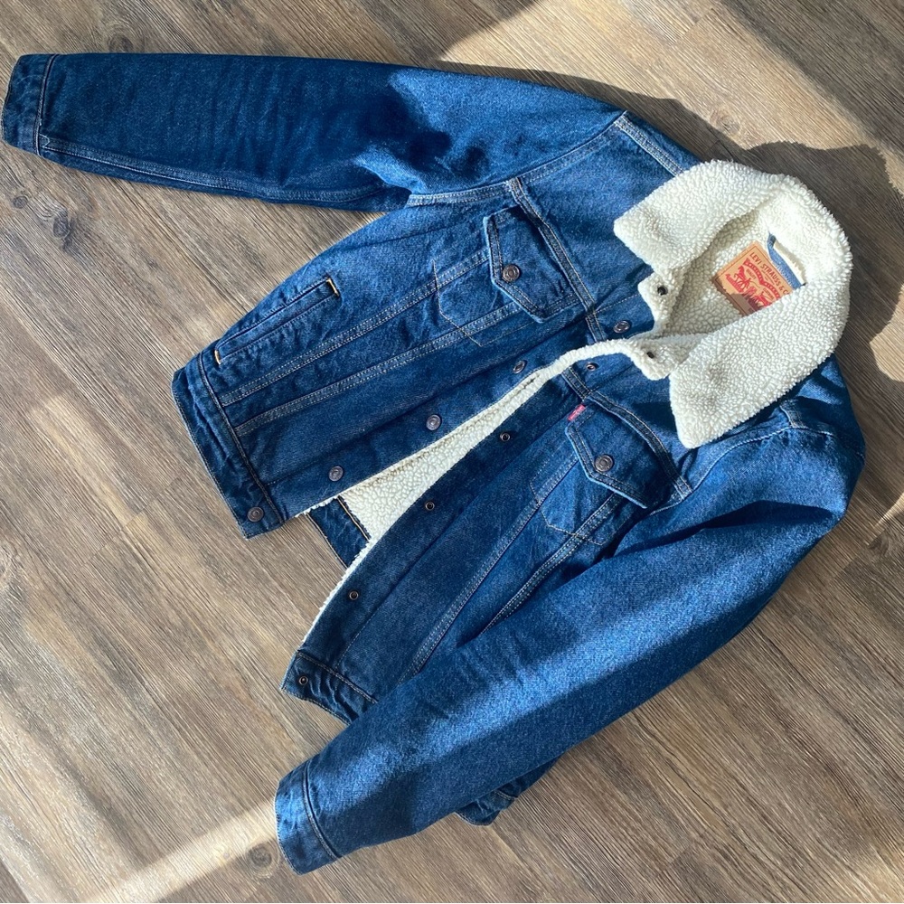 Trendy Levi's Jean Jacket with Fuzzy Sherpa Lining - Size L, Worn Twice